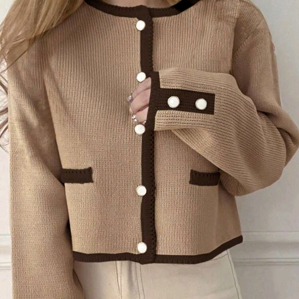 Women Contrast Color Block Round Neck Close-Fitting Cardigan - Picture 3 of 5